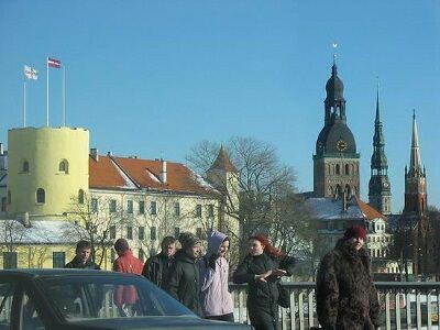 Riga er slott og tårn- mange tårn. Det runde tårnet til venstre er presidentpalasset