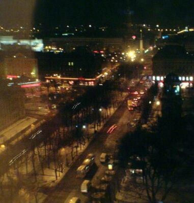 "Riga by Nigth" sett fra 27. etasje i Reval Hotel Latvija