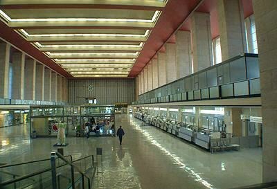 Avgangshallen på den gamle 'Zentralflughafen' i Tempelhof.