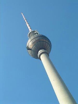 TV-Tårnet . Et av DDR-pampenes siste - og mest synbare stoltheter.