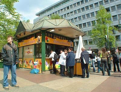 'Imbiss' - fastfood kiosk på Unter den Linden