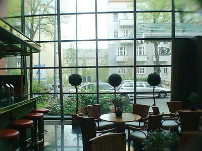 Bar og resepsjon på Hotel Konigin Louise i den nord-østlige delen av Berlin.