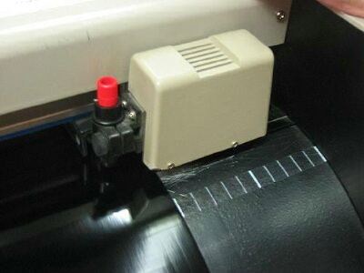 Vi fikk vite at det var svært viktig at printeren og vinylen ble riktig innstilt før man begynte skjæringen.
