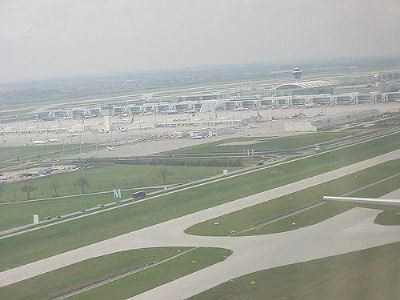 München flyplassen hadde en vekst på hele 11 prosent, totalt reiste 26.8 millioner passasjerer via flyplassen i 2004
