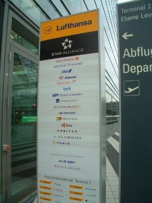 En annen viktig faktor til at Terminal 2 har blitt så vellykket er at den er reservert for Lufthansa og alle Star Alliance medlemmene, og bytte av fly blir dermed svært enkelt.