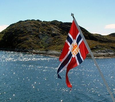 Hurtigruten seiler under Norsk Flagg !