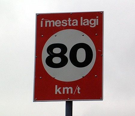 Færøyene har gode veier- og fartsgrensen er 80 kilometer i timen - eller 'I mesta lagi' som det heter på Færøysk !