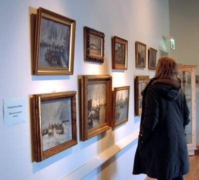 Galleri Gunnar Berg ble reist til minne om kunstmaleren og fotografen Gunnar Berg (1863-93) . Han var "odelsgutt" på Svinøy , men valgte kunsten. Idag er en rekke av hans billeder utstilt her.