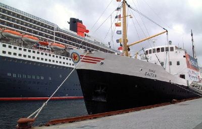 Det tidligere Hurtigruteskipet "Gamle Salten"  blir som en småjolle  sammenlignet med Queen Mary !