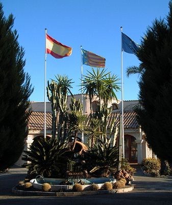 Kaktuser og flagg på El Faro-feltet