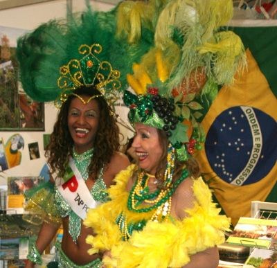 Brazil representert i kjente kostymer.