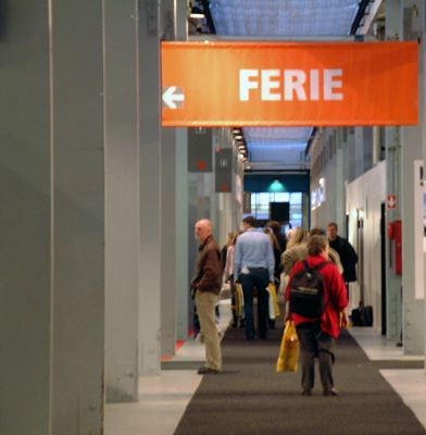 'Ferie 06' arrangere i Bella Centeret  - midt imellom  København sentrum og  flyplassen på Kastrup. Korridorer er det mange av!!