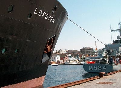 Kjent profil ved kai i Stavanger. Foran ligger et belgisk marinefartøy