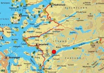 Turen starter i Stavanger og går ut til Lysefjorden, hvor man finner de fantastiske fjellmassene og ikke minst den prektige Preikestolen 604 meter over havet. Turen tar cirka 4 timer.