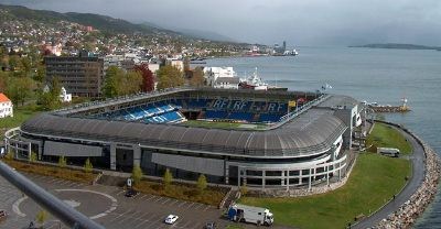 Aker Stadion kanskje bedre kjent som 'Røkkeløkka'  sett fra toppen av Rica Seilet Hotell.