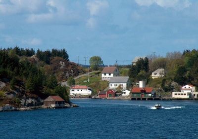 Sundet mellom Askøy(til venstre) og Herdla