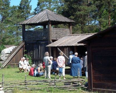 Vaktårnet ved inngangen til Vikingelandsbyen