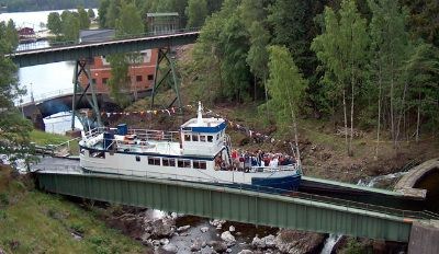 Akvedukten i Håverud ble åpnet sammen med Dalslands kanal i 1868- for snart 140 år siden ! Hvert år besøker rundt 500.000 turister Akvedukten ved  Håverud.