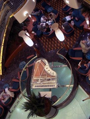 Lobbyen med pianobaren - sett fra oven