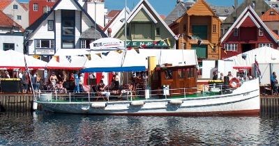 Det arrangeres en Veteranbåtfestival samtidig med 'Gladmat 2006'. Her er  'Parat' fra Oma i Hardanger