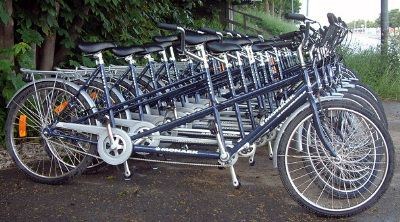 I Visby finnes det sykler til utleie - mange sykler - både tandem  og vanlige  sykler