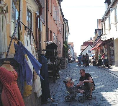 De idylliske handlegatene i Visbys gamleby
