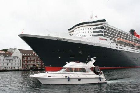 Queen Mary 2 på sitt første besøk i Stavanger
