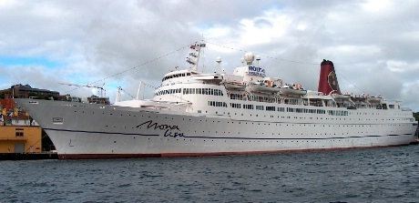 Mona Lisa - ex Kungsholm ved kai i Stavanger. Skipet ble bygget for den svenske Amerikalinjen på 60-tallet. Idag seiler hun for tyske 'Holiday Kreuzfarten'