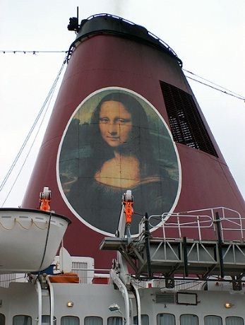 Mona Lisa hadde to skortseiner da hun seilte som Kungsholm på 60-tallet. Nå er bare en tilbake