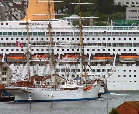 Gamle Statsraad Lemkuhl kan vel også kalles for et cruisekip.