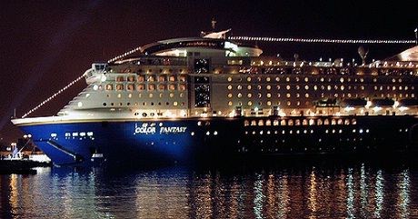 Color Fantasy  er både bilferje og cruiseskip i ruten Oslo-Kiel. Her fra dåpen i 2004