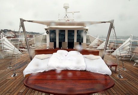 Seadream 1 seiler vanligvis i karibien og Middelhavet. Skipet har egne utendørs senger for gjester som ønsker å sove på dekk i de varme sommernettene