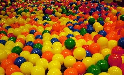 ..Massevis av baller i massevis av farger...