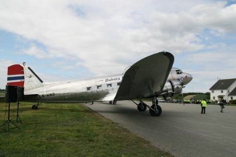 Stiftelsen Dakota Norway eier og opererer Norges eneste veteran-passasjerfly, en DC-3 bygget i 1942/1943.