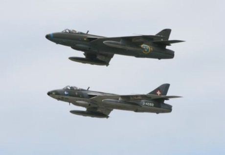 2 x Hawker Hunter 