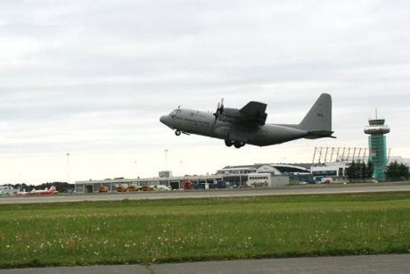 C130 Hercules tar av