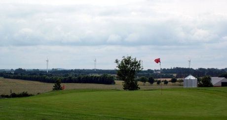 Cimber-Gyttegård Golfcenter ligger bare sju kilometer fra Billund Lufthavn, som har direkte flyruter til og fra både København, Oslo og Stockholm - plus et  20-talls andre europeiske destinasjoner - minst.