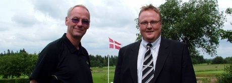 To ganger Rasmussen: Fra venstre Gyttegård Golfklubbs forman Erik Rasmussen og Cimber Airs salgs og markedssjef Bjarne Rasmussen