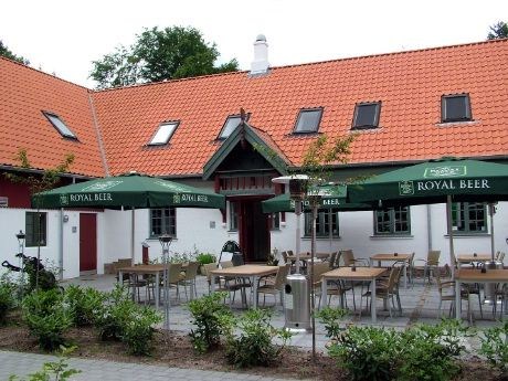 Restauranten i klubbhuset er åpen for gjester utenfra - ikke bare golfspillere, som en vanlig restaurant i byen.