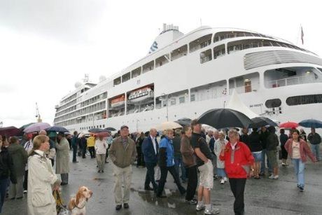 Silver Shadow ved kai i Ôrnsköldsvik.