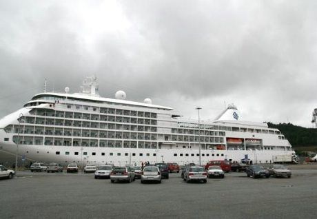 Silversea er på 28.258 tonn og har et mannskap på 295 personer.
