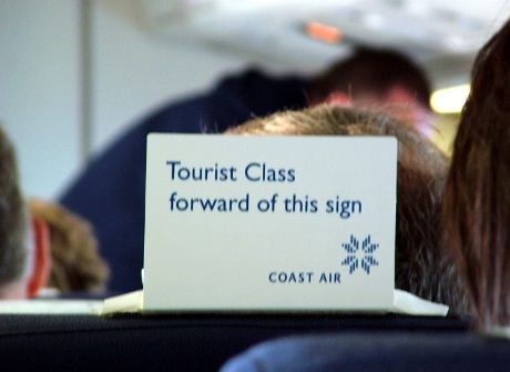 Turistklassen satt fremst i flyet....