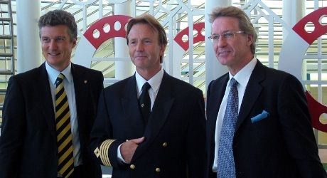Fra venstre linjedirektør Terje Hals, kaptein Erling B. Hansen og Color Line -eier Olav Nils Sunde