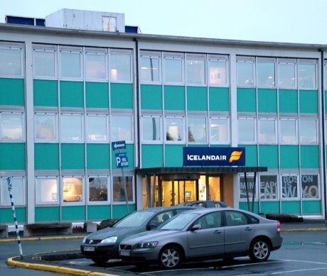 Icelandair hovedkvarter ligger like ved Hotel Loftleidir - godt 20 minutters spasertur fra sentrum