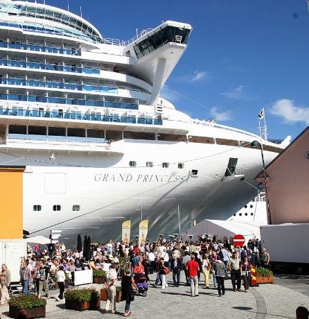 290 meter lange "Grand Princess" ruver godt på Strandkaien