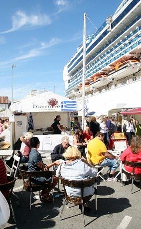 De store cruiseskipene gjør det ekstra lunt på Strandkaien