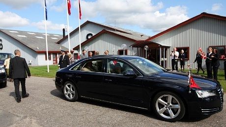 H.K.H Prins Henrik ankommer Sun-Airs hovedkontor i Billund
