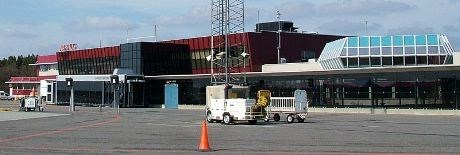 Aarhus lufthavn ligger bare 15 kilometer fra Ebeltoft, kjent som hjememhavn for Fregatten Jylland - og som "Molboenes hovedstad" .