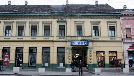 Hotel Vojvodina  het "Empress Elisabeth" da det ble  åpnet i 1854. Hotellet er byens eldste og har de siste 150 årene vært et sentralt møtested i Novy Sads kulturelle og politiske liv.