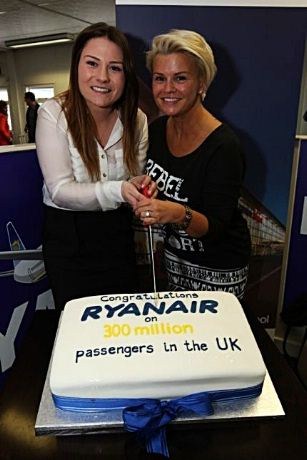 Ryanair feirer passasjer nr. 300 millioner på John Lennon Airport i Liverpool